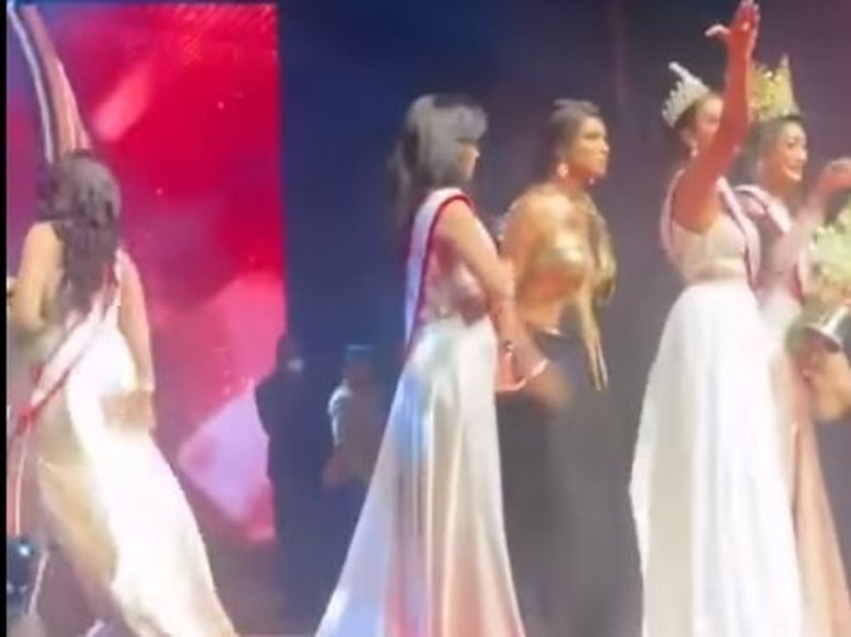  Concurentele „Mrs Sri Lanka” s-au încăierat pentru coroană 