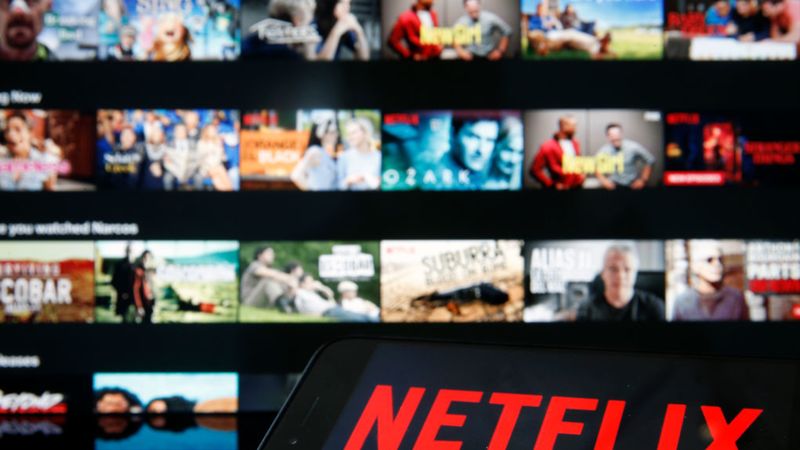 Zece filme și seriale noi care apar &icirc;n luna aprilie pe Netflix