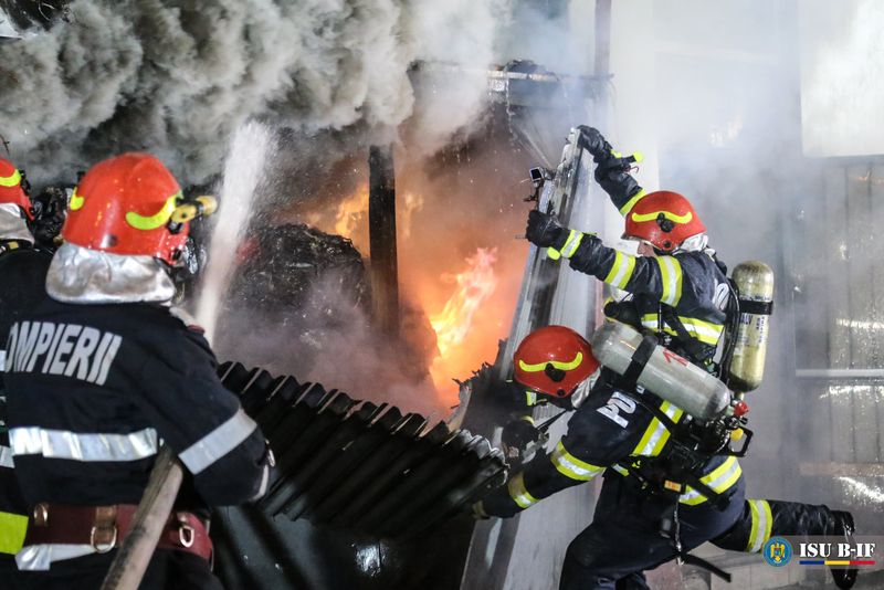 Ce salariu încasează lunar un pompier de la brigada ISU București