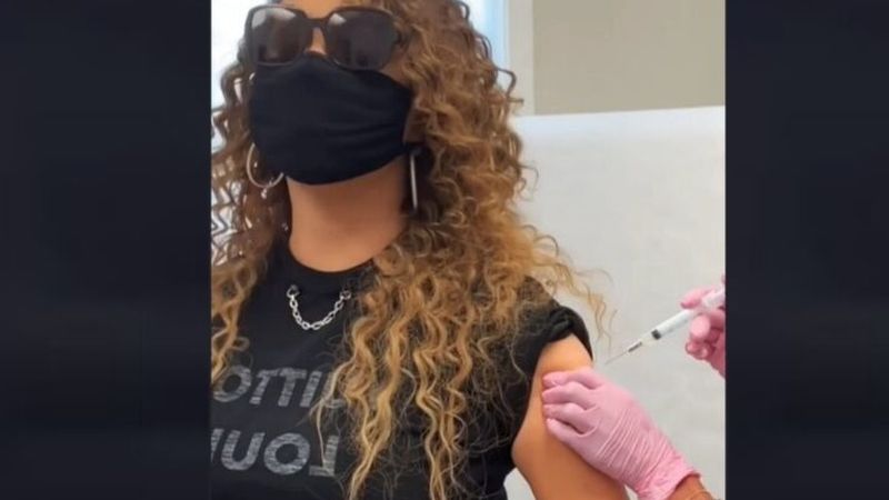 Mariah Carey s-a vaccinat și a marcat momentul printr-o notă &icirc;naltă