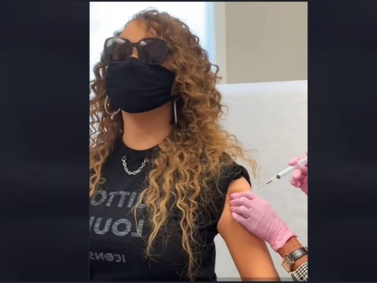 Mariah Carey s-a vaccinat &#537;i a marcat momentul printr-o not&#259; &icirc;nalt&#259;