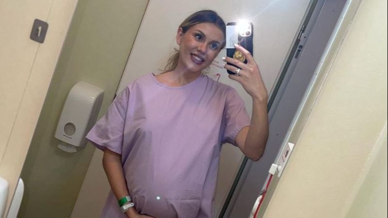 Emily Burghelea a născut! Prima fotografie cu t&acirc;năra mămică și fetița ei