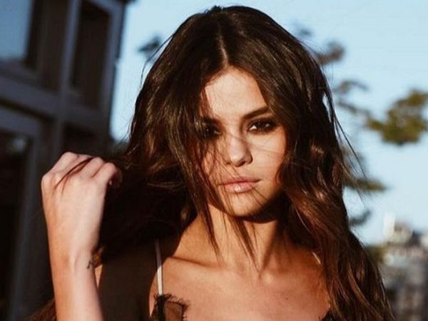 Selena Gomez, surprinsă cu hainele pline de s&acirc;nge. Ce a pățit artista
