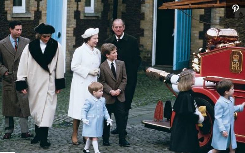 Cele mai frumoase fotografii ale Prințului Philip cu William și Harry și copiii lor 