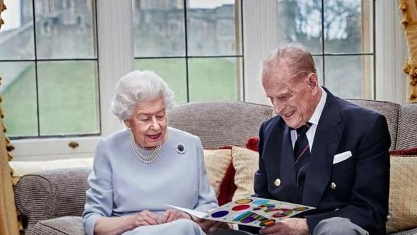 Cele mai frumoase fotografii ale Prințului Philip cu William și Harry și copiii lor