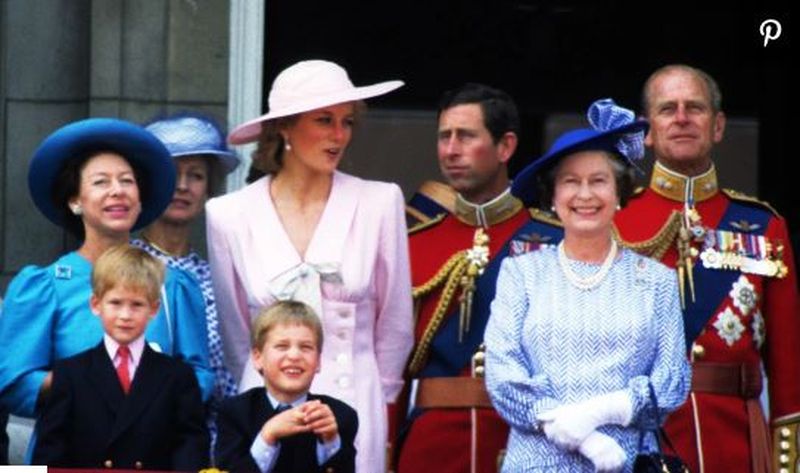 Cele mai frumoase fotografii ale Prințului Philip cu William și Harry și copiii lor 