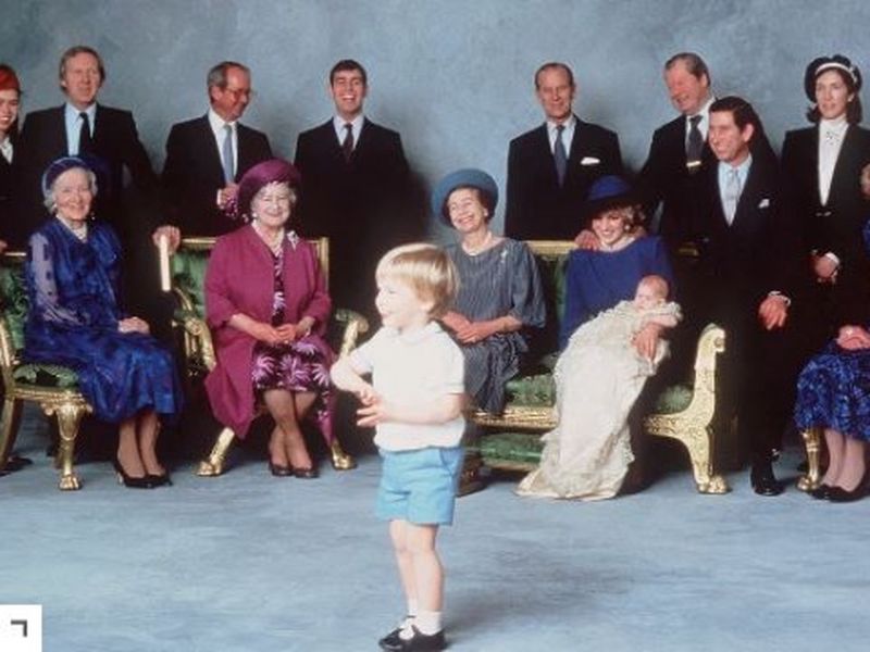 Cele mai frumoase fotografii ale Prințului Philip cu William și Harry și copiii lor 