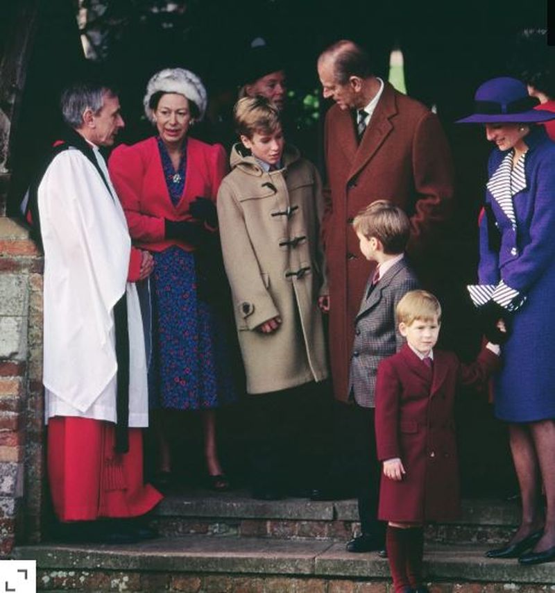 Cele mai frumoase fotografii ale Prințului Philip cu William și Harry și copiii lor 