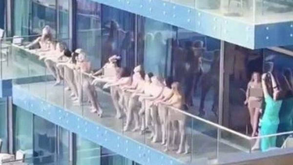 12 modele au fost arestate în Dubai, după ce au pozat goale pe balcon. Ce spune una dintre ele: „Am fost forțată să pozez goală”