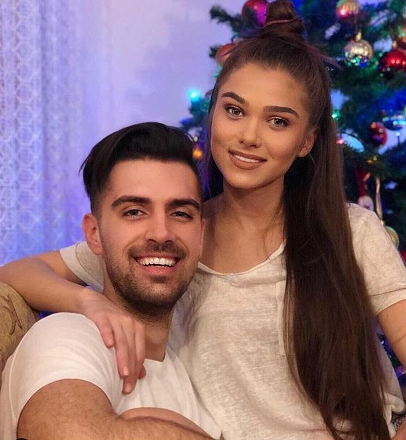 Theo Rose și iubitul ei, Alex