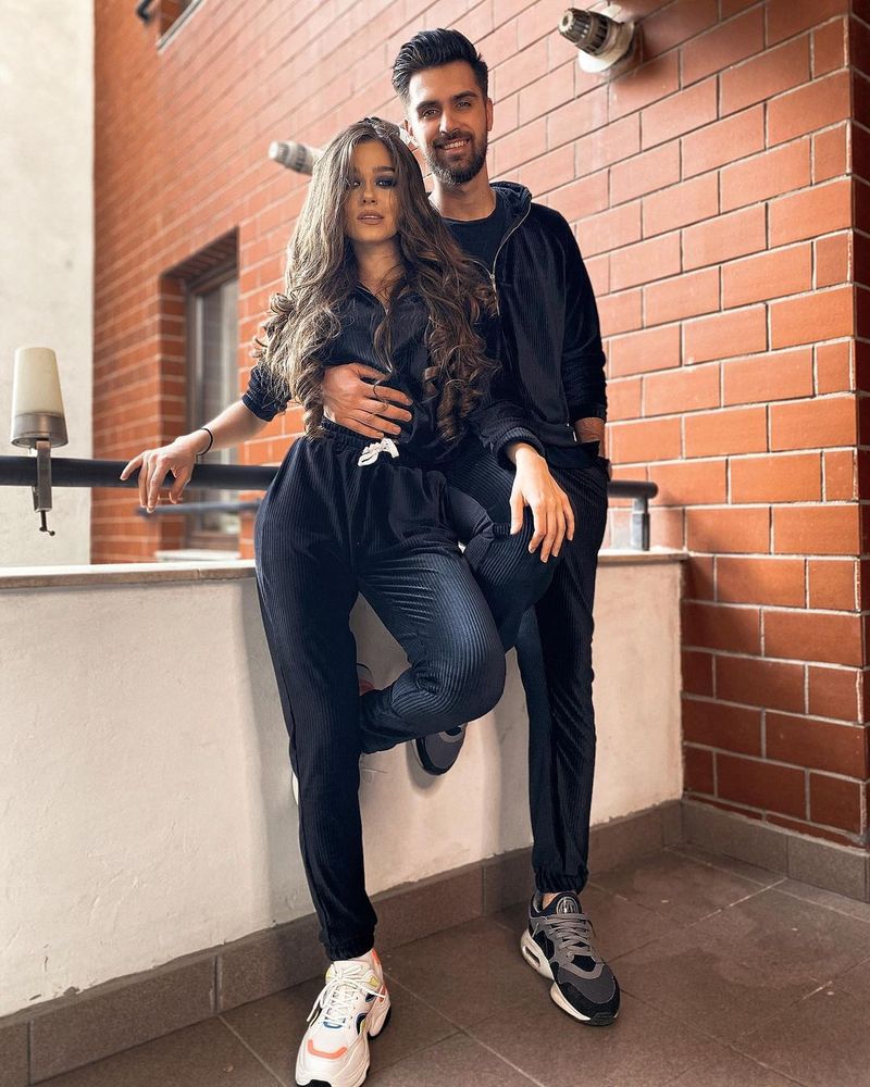 Theo Rose și iubitul ei, Alex