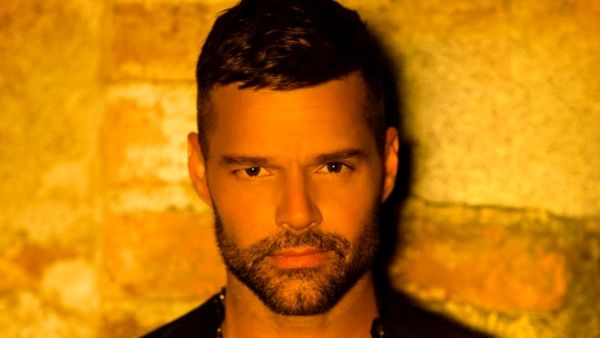 Ricky Martin, de nerecunoscut în noul său videoclip „Cancion Bonita”