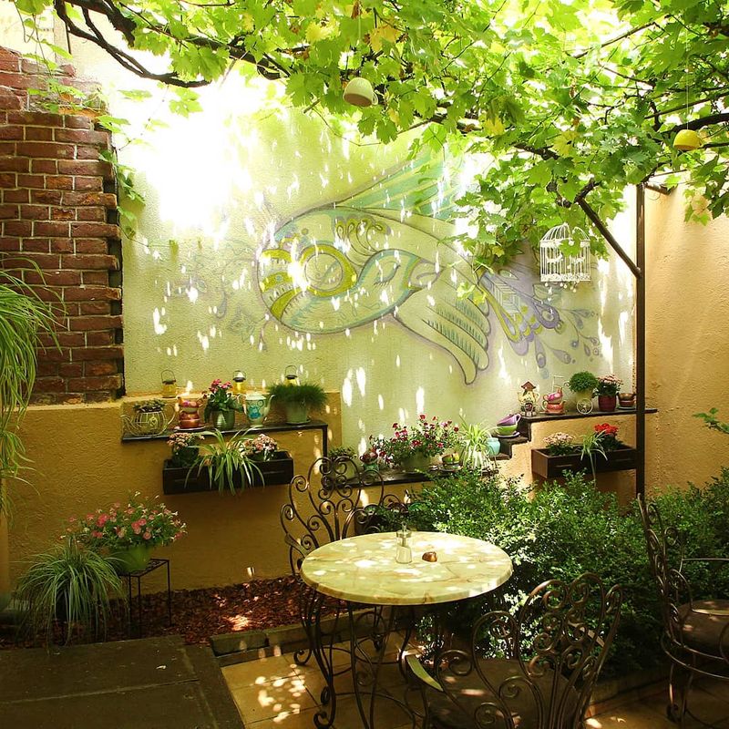 Top cinci cafenele din București unde să ieși să te relaxezi și să socializezi