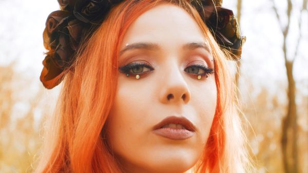 Olivia Addams revine cu un nou single, Stranger, și o nouă poveste puternică, inspirată din relațiile sale