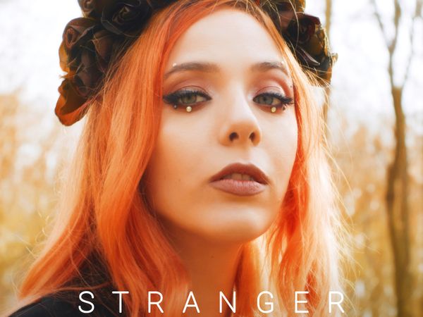 Olivia Addams revine cu un nou single, Stranger, și o nouă poveste puternică, inspirată din relațiile sale
