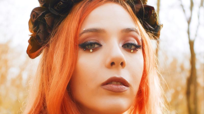 Olivia Addams revine cu un nou single, Stranger, și o nouă poveste puternică, inspirată din relațiile sale