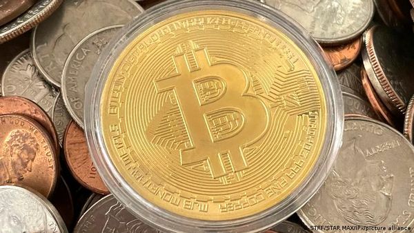 Veste proastă pentru pasionații de criptomonede. Bitcoin a scăzut drastic duminică