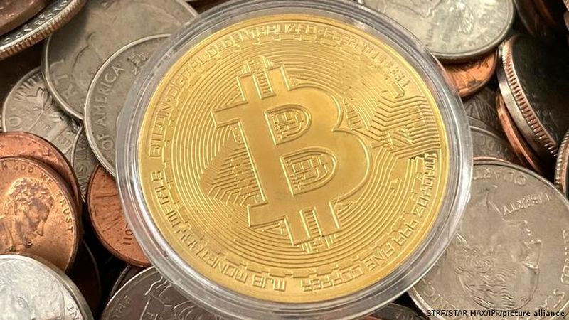 Veste proastă pentru pasionații de criptomonede. Bitcoin a scăzut drastic duminică
