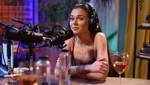 Cum a luat naștere numele „Theo Rose”?! Ce nume de scenă ar fi vrut să aibă artista?!