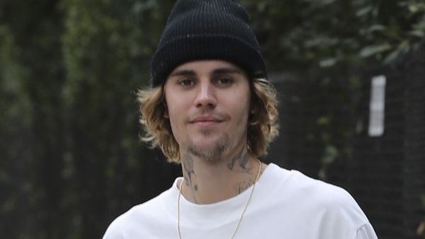 Justin Bieber a întors toate privirile la nunta unui prieten! Cum s-a îmbrăcat artistul