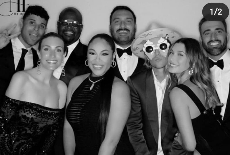 Justin Bieber a postat câteva fotografii, alături de alți invitați de la nuntă.