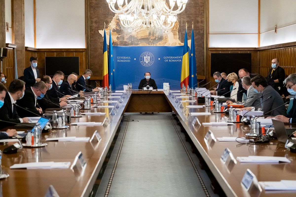 Internship la Guvern &icirc;n  2021. Cum poți ajunge să lucrezi la Palatul Victoria