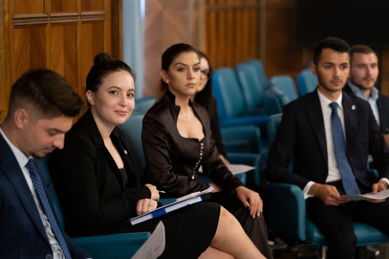 Internship la Guvern în  2021. Cum poți ajunge să lucrezi la Palatul Victoria