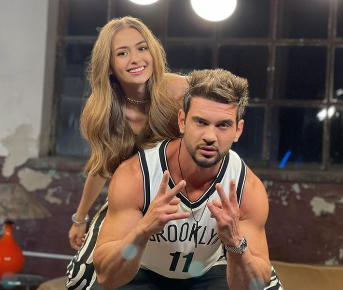 Iuliana Beregoi a lansat videoclipul piesei „Timpul le rezolvă pe toate”, în colaborare cu Dorian Popa