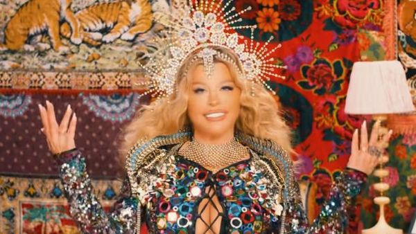 Ce le răspunde Loredana Groza celor care o critică pentru ultima sa colaborare: „Muzica este un limbaj universal”