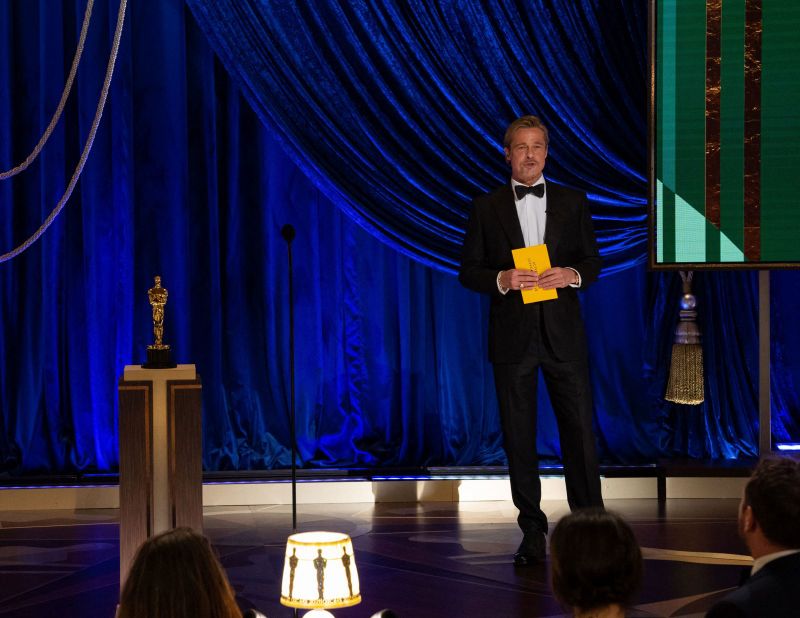 Brad Pitt, apariție impecabilă la Gala Premiilor Oscar 2021