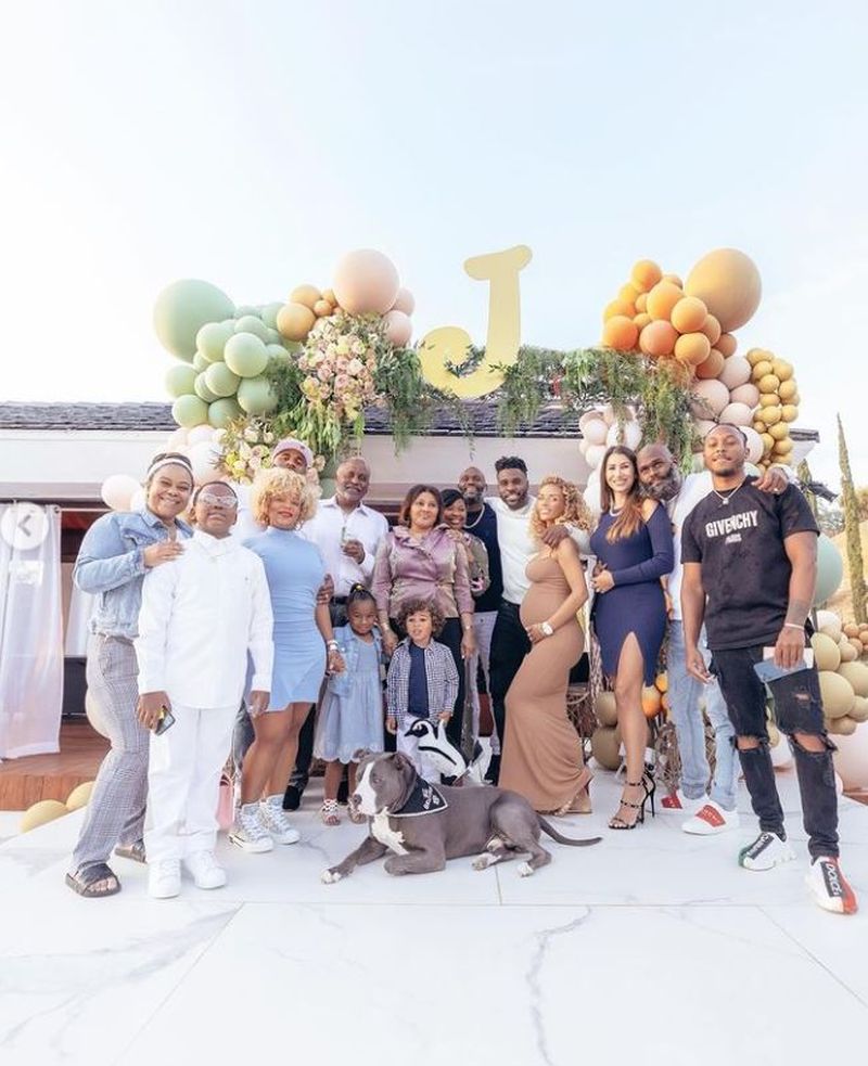 Jason Derulo va fi tată de băiat.