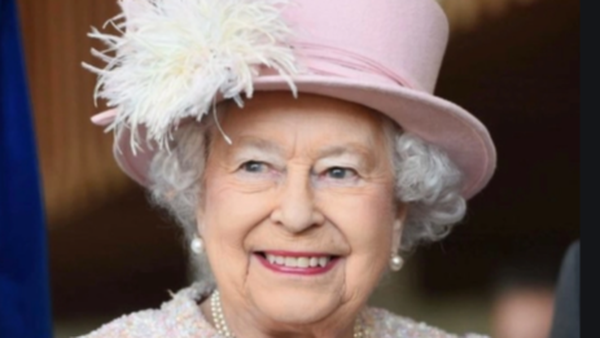 Prima apariție oficială a Reginei Elisabeta a-II-a după moartea Prințului Philip