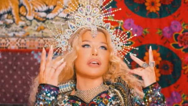 Loredana Groza, reacție la adresa celor care o critică pentru melodia lansată cu maneliști celebri