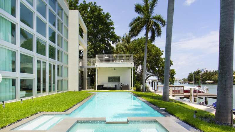 TOP 15 cele mai luxoase case deținute de rapperii americani. FOTO