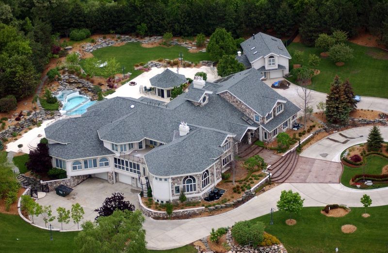 TOP 15 cele mai luxoase case deținute de rapperii americani. FOTO