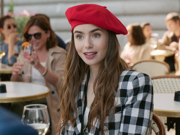 Au apărut primele imagini din sezonul 2 al serialului &bdquo;Emily in Paris&rdquo;