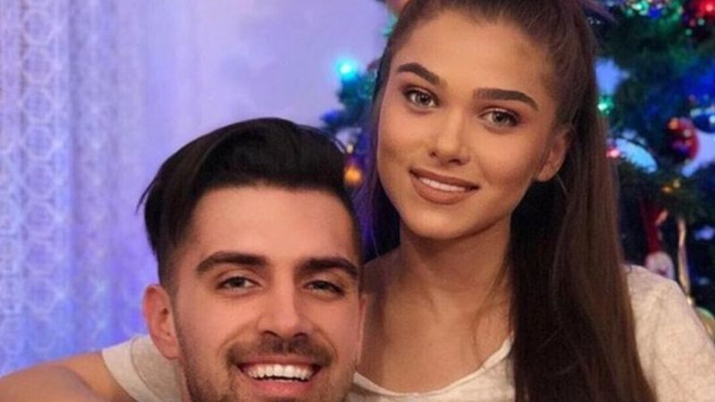 Fanii lui Theo Rose, din ce &icirc;n ce mai acizi cu Alex, iubitul ei. Comentarii răutăcioase după ce &icirc;ndrăgostiții s-au fotografiat pe Instagram: &bdquo;Și Bogdan ce zice?&rdquo;