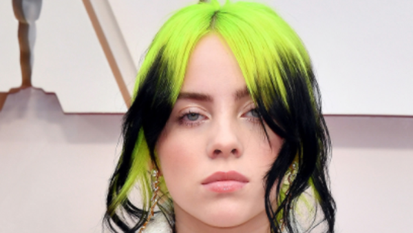 Billie Eilish, apariție hot pe coperta unei reviste! Artista a pozat mai sexy ca niciodată