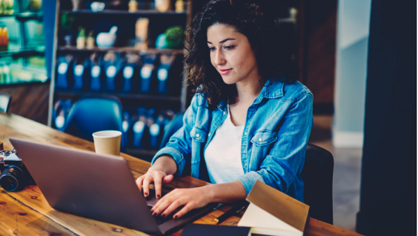 Care sunt locurile de muncă pe care le poți urma și de acasă și câți bani poți câștiga din asta