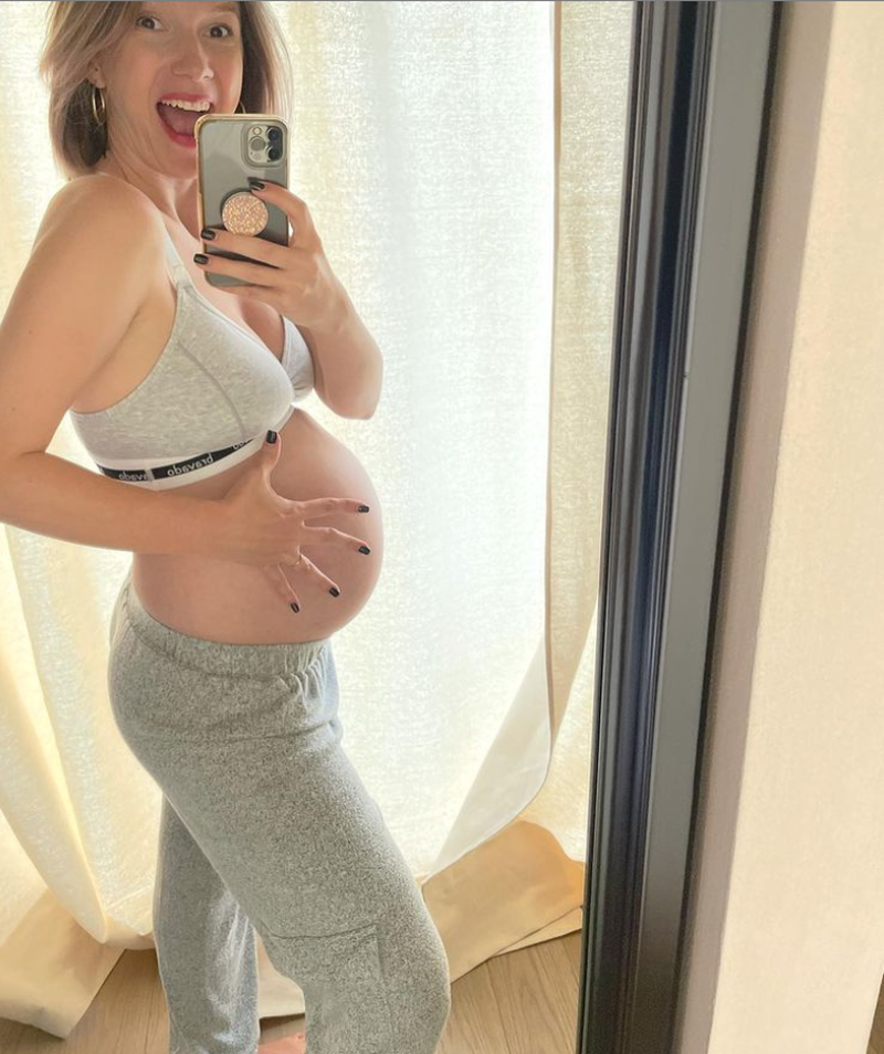 Adela Popescu, însărcinată în 30 de săptămâni