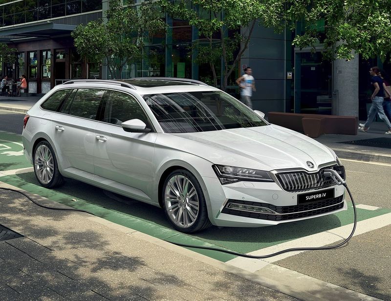 Care sunt cele mai bune mașini hibrid în 2021. Se devalorizează mult mai greu decât cele clasice