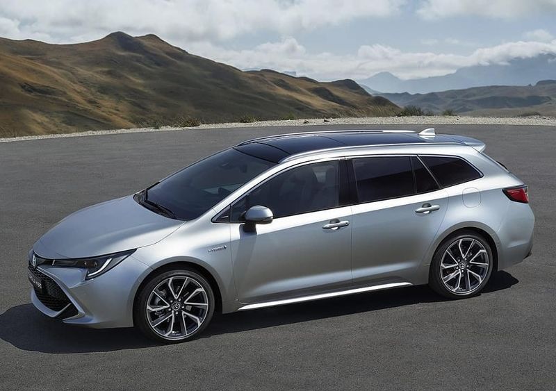 Care sunt cele mai bune mașini hibrid în 2021. Se devalorizează mult mai greu decât cele clasice