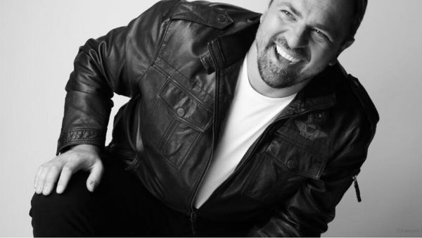 Ce studii are, de fapt, Horia Brenciu. Unde a făcut liceul și ce facultate a urmat