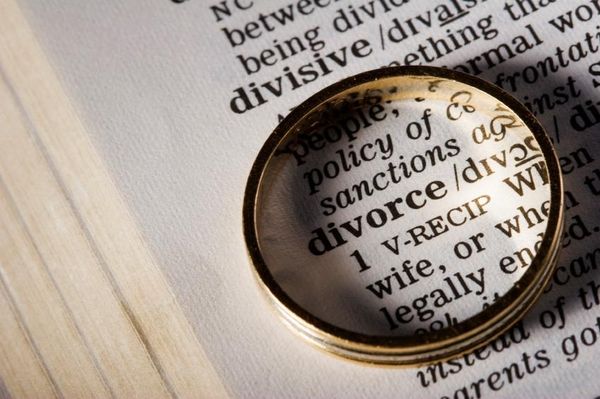 C&acirc;t costă un divorț la notar &icirc;n 2021. Plătești și scapi de obligații &icirc;n 30 de zile!
