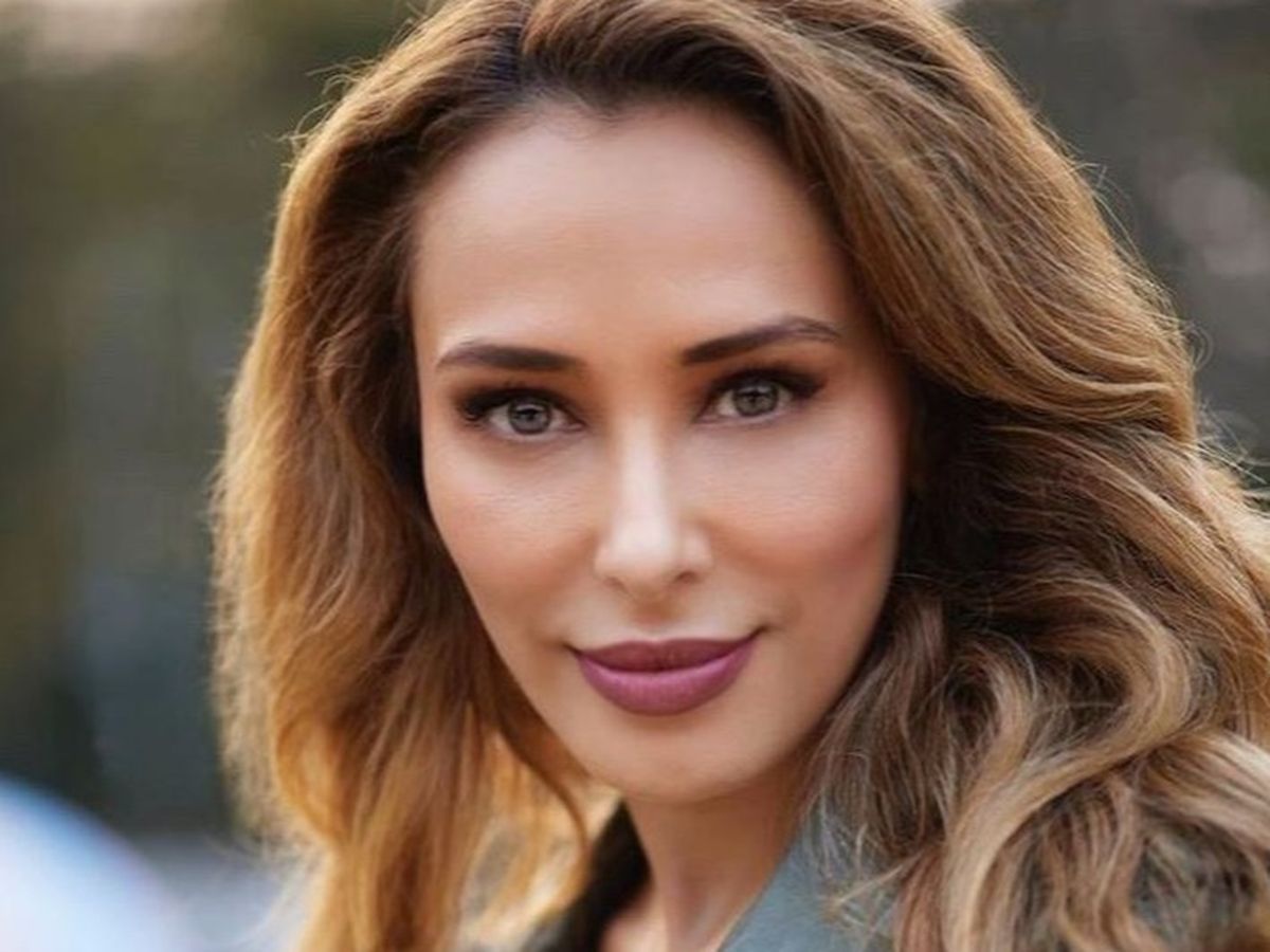 Iulia Vântur s-a întors acasă.