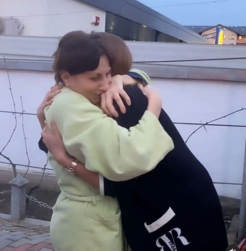 Iulia Vântur s-a întors acasă. 