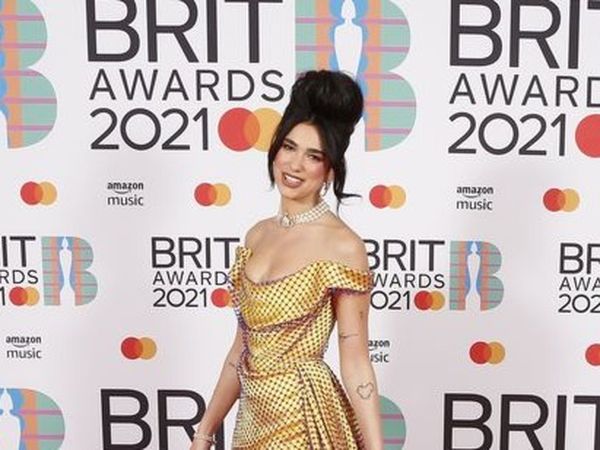Dua Lipa, marea c&acirc;știgătoare a galei Brit Awards 2021! Artista a c&acirc;știgat două trofee