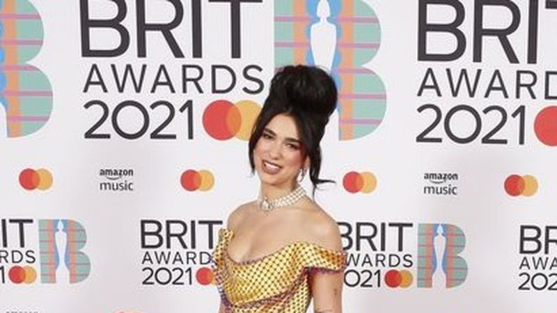 Dua Lipa, marea c&acirc;știgătoare a galei Brit Awards 2021! Artista a c&acirc;știgat două trofee