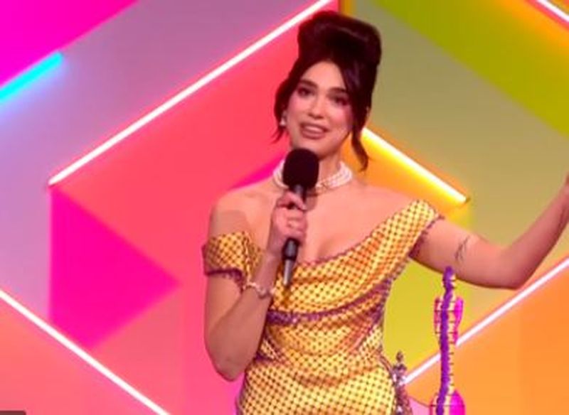 Dua Lipa, marea câștigătoare a galei Brit Awards 2021! Artista a câștigat două trofee