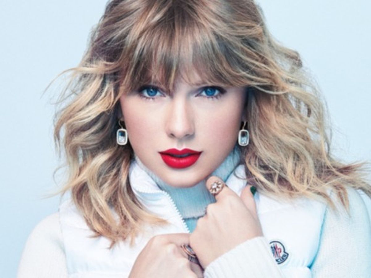 Taylor Swift este prima femeie care primește trofeul Gloval Icon la BRIT Awards.